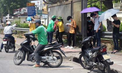 Mức phạt xe máy dừng xe, đỗ xe tại điểm đỗ xe bus